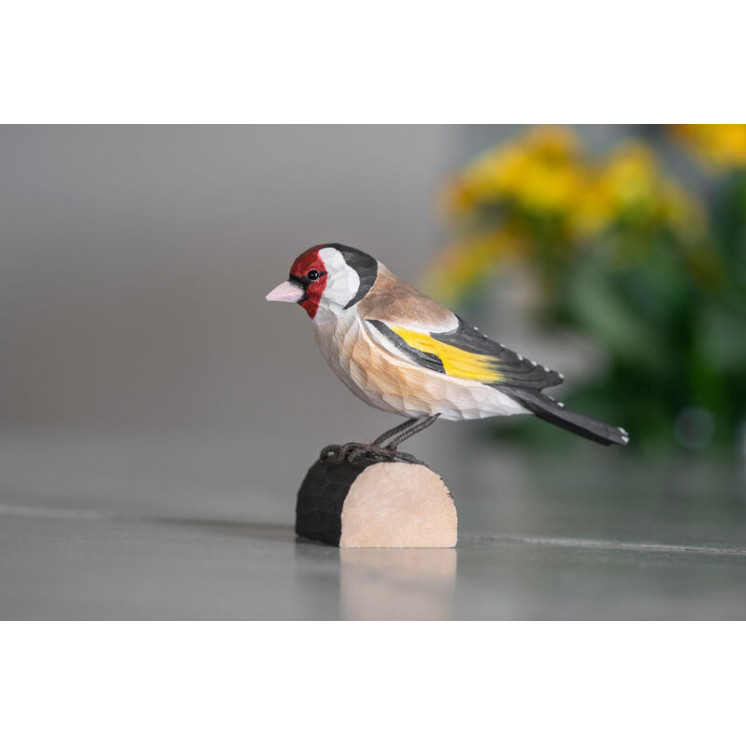Chardonneret en bois sculpté